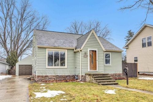 827 14th Ave, Green Bay, WI 54304-2508