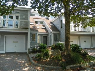 133 Breakers Ln, Stratford, CT 06615-7566
