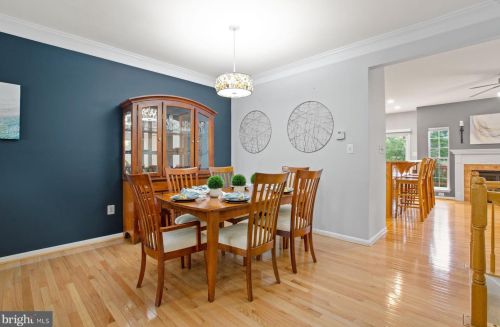 6724 Emmanuel Ct, Gainesville VA  20155-1492 exterior