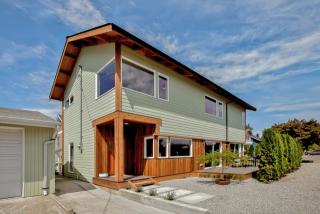 8715 Dibble Ave, Seattle WA  98117-3247 exterior