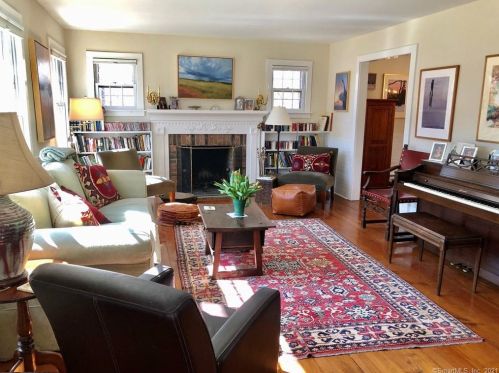 880 Pequot Trl, Stonington, CT 06378-2234