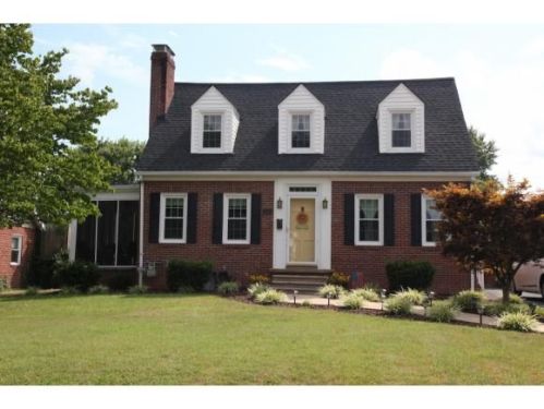 1836 Fairoaks Rd, Kingsport, TN 37664-3102