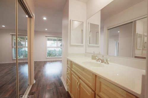 26817 Oak Branch Cir, Santa Clarita CA  91321-1455 exterior