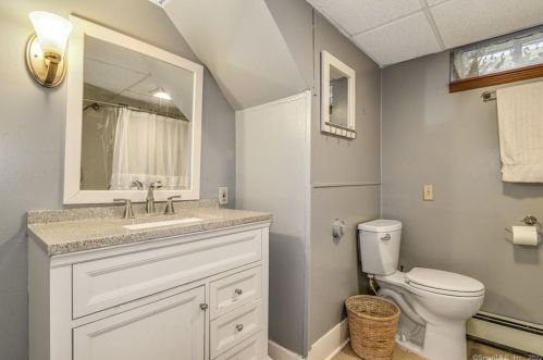 69 Bagburn Rd, Upper Stepney CT 06468-1407 exterior