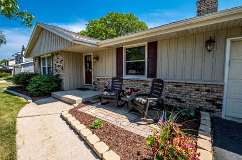15355 Harcove Dr, Waukesha, WI 53151-5735