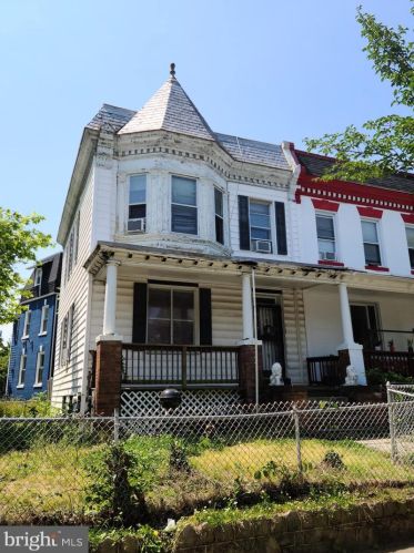 1336 Newton St, Washington, DC 20017-2513
