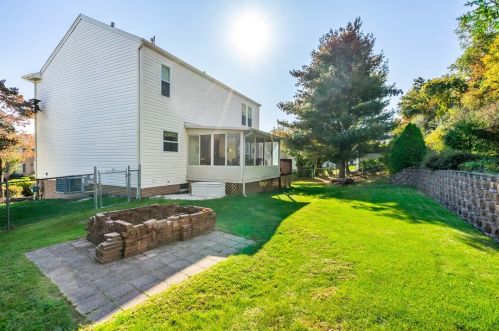 1009 Fairfield Ln, Mc Donald, PA 15057-2388