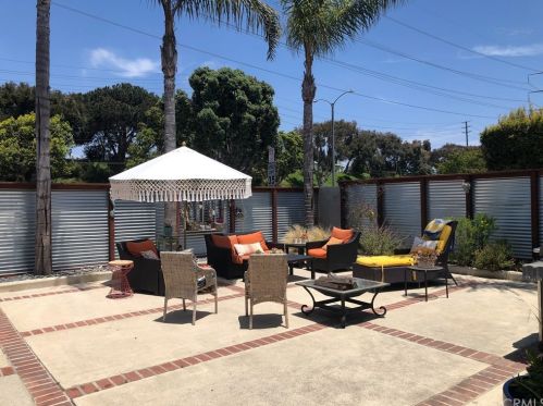 554 Rosecrans Ave, Manhattan Beach, CA 90266-3470