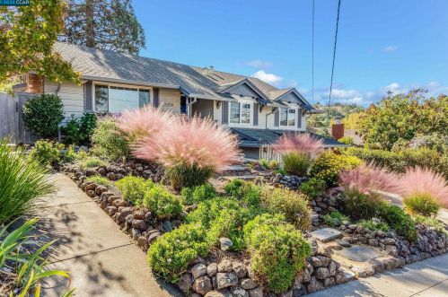 2430 Kyer St, Pinole, CA 94564-1517