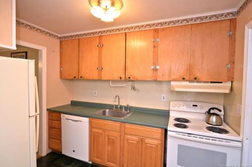 14 Fair Ln, Danbury, CT 06812-2332