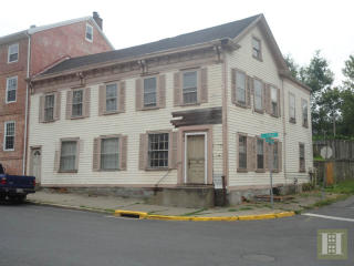 34 Front St, Hudson, NY 12534-2033