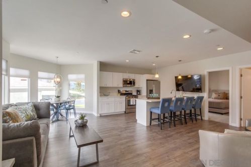 1261 Goshen St, San Diego CA 92110-1403 exterior