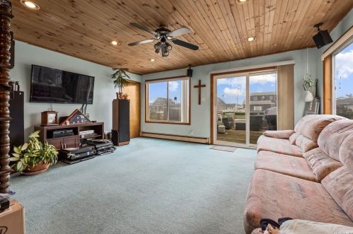 39 Barracuda Rd, East Quogue NY  11942-4916 exterior
