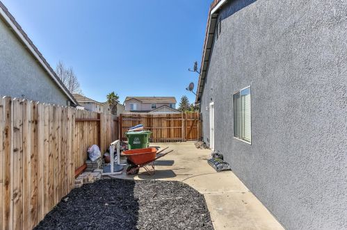 8489 Mcgray Way, Elk Grove CA  95624-4121 exterior