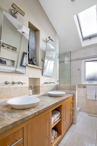 1727 Tradewinds Ln, Newport Beach CA  92660-4313 exterior