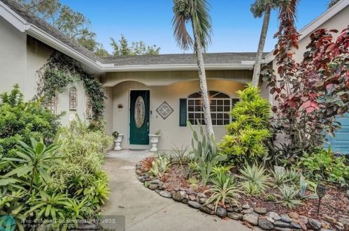 9175 150th Ct, Jupiter FL  33478-6933 exterior