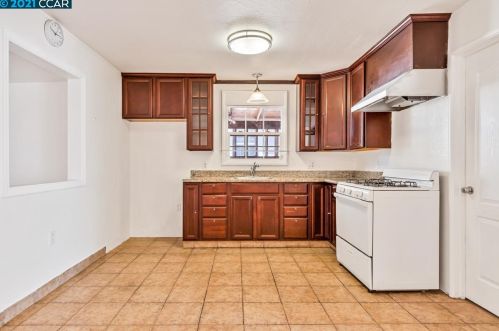 997 Hacienda Ave, San Lorenzo CA  94580-2856 exterior