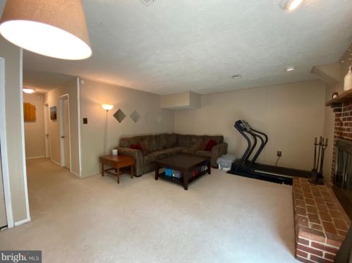 3063 Tecumseh Ct, Woodbridge VA  22192-1827 exterior