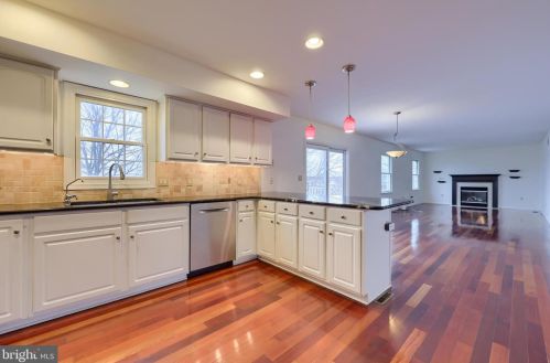 922 Maplewood Ln, West Enola, PA 17025-2074