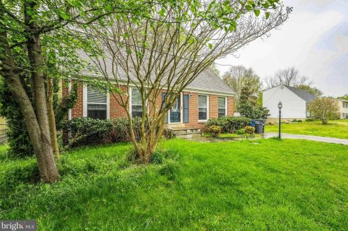 13738 Mahoney Dr, Woodbridge VA  22193-4450 exterior