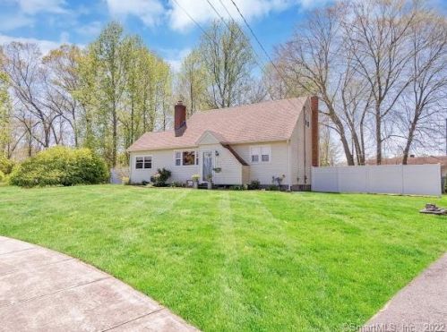 44 Reskin Dr, Wallingford, CT 06492-4834