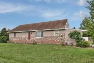 10 Cemetery Rd, Strinestown, PA 17345-9616