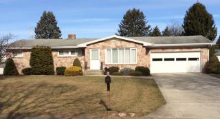 1680 Mark Twain Cir, Bethlehem PA  18017-1535 exterior