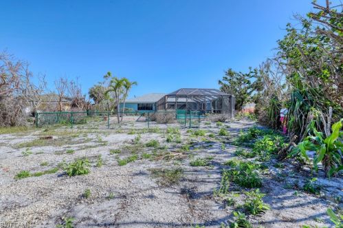 411 Lake Murex Blvd, Sanibel FL  33957-5536 exterior