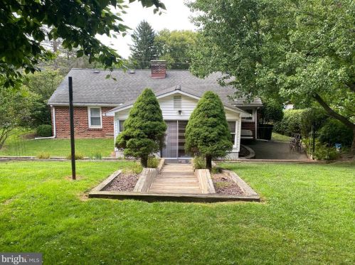 2122 Edgewood Ave, Easton PA  18045-2216 exterior