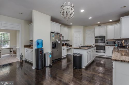 5800 Serengeti Ct, Haymarket VA  20169-3200 exterior