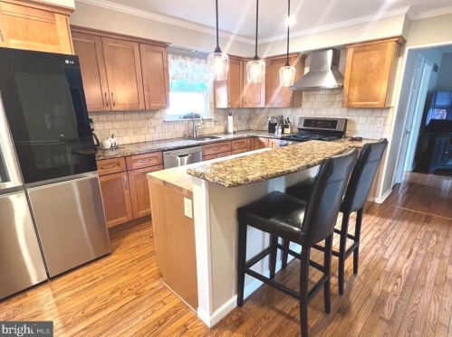 337 Hanby Cir, Boothwyn PA  19061-2319 exterior