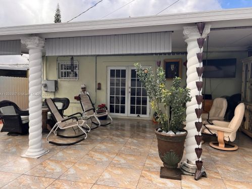 2637 9th Ct, Hialeah FL  33010-1223 exterior