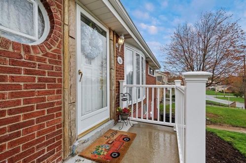 616 Charlotte Dr, Pittsburgh, PA 15236-2456