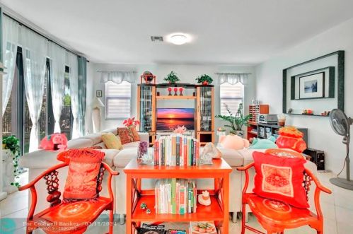 5098 168 Ave, Hollywood FL  33027-4913 exterior