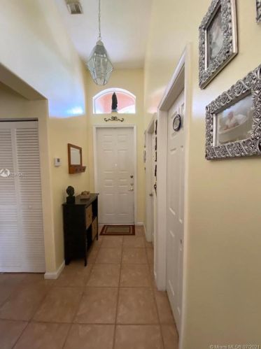 19427 27th St, Hollywood, FL 33029-2480