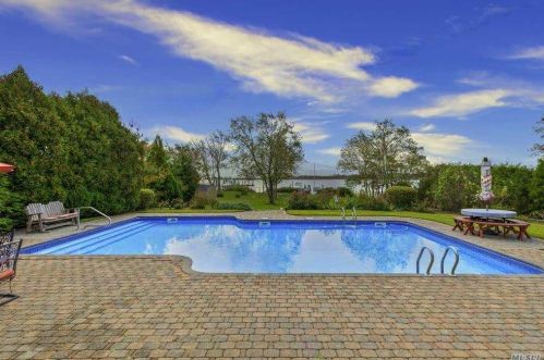 612 Shore Dr, Oakdale, NY 11769-2013