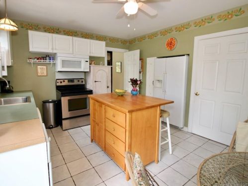 310 Main St, Wallingford CT  06492-2232 exterior