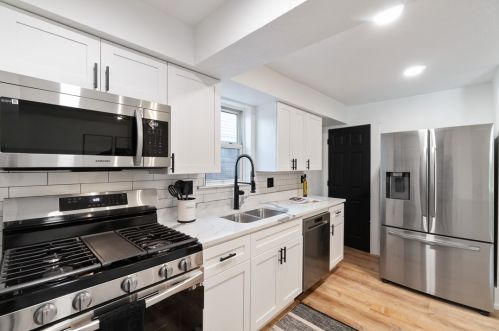 6620 Jackson St, Pittsburgh PA  15206-1764 exterior