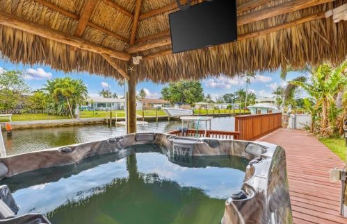 934 Nautilus Isle, Dania Beach FL  33004-2356 exterior