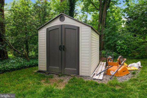 9514 Wallingford Dr, Springfield VA 22015-1738 exterior