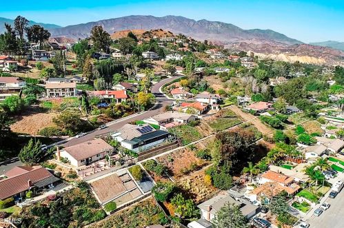 540 Dana Dr, Santa Paula, CA 93060-1613