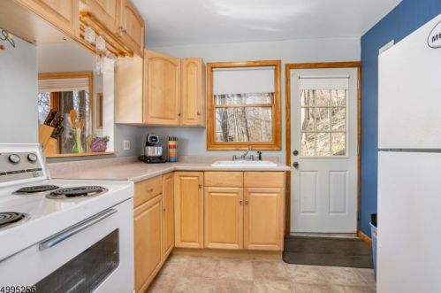 1 Lewis Ln, Belvidere NJ  07823-3123 exterior