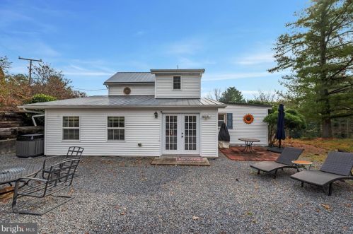 516 Main St, Edinburg VA  22824-9439 exterior