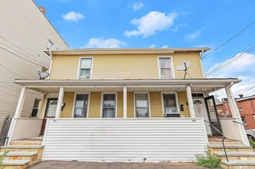 251 Jane St, Bridgeport, CT 06608-1628