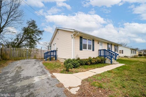 509 8th St, Laurel, DE 19956-1315