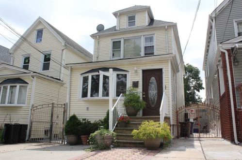 88-24 204th St, Jamaica, NY 11423-1502
