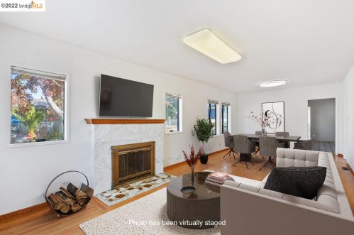 2368 Bartlett St, Oakland CA 94601-3213 exterior