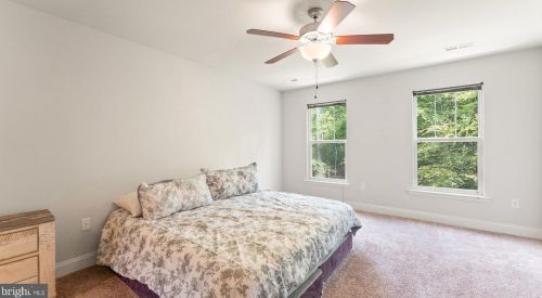 1077 Mountain View Rd, Fredericksburg VA  22406-4429 exterior