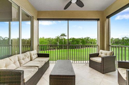 4650 Yacht Harbor Dr, Naples FL  34112-4247 exterior