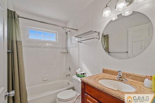 18 Main St, Helmetta NJ 08828-1213 exterior